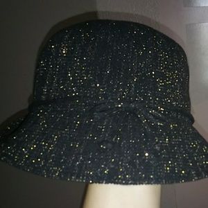 Black hat with gold flakes 🍾